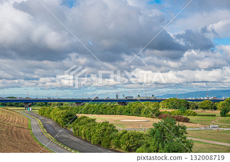 大阪府寢屋川市當馬公園的秋天 大阪府寢屋川市當馬公園的秋天 132008719