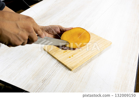 How to cut a mango 132009150