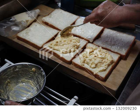 在廚房做飯 132009230