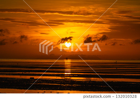 Scenery view of beautiful gradient sky of sunset over Saphanhin Phuket Scenery view of beautiful gradient sky of sunset over Saphanhin Phuket 132010328