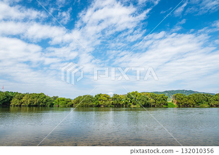 Yodo River scenery, Takatsuki City, Osaka Prefecture Yodo River scenery, Takatsuki City, Osaka Prefecture 132010356