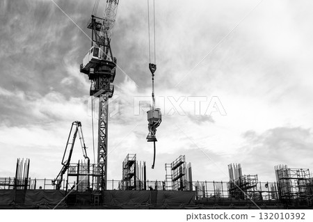 公寓建築和塔式起重機 C-5 單色 132010392