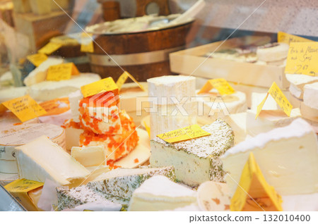 市面上成堆的乳酪 市面上成堆的乳酪 132010400