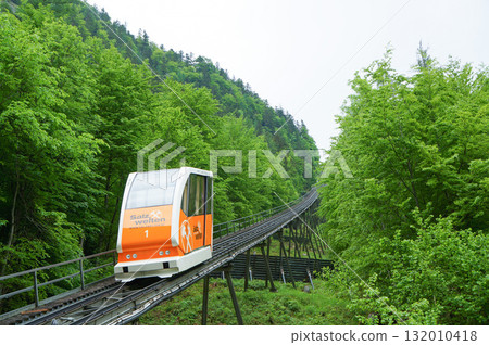 通往哈修塔特山頂觀景點的纜車 通往哈修塔特山頂觀景點的纜車 132010418
