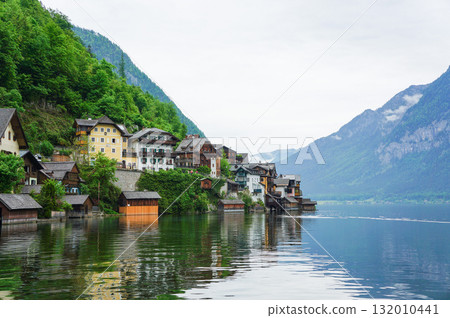 陰天時哈爾施塔特的美麗風景 陰天時哈爾施塔特的美麗風景 132010441