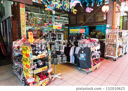 吉祥寺堂吉訶德店面，晴朗的夏日天空，東京武藏野市 132010625