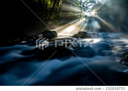 Light shines through Kikuchi Valley, Kumamoto Light shines through Kikuchi Valley, Kumamoto 132010755