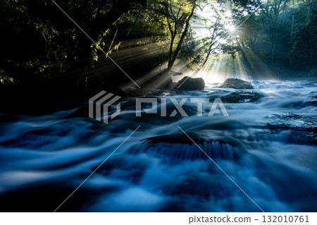 熊本縣菊池溪谷的光芒 132010761