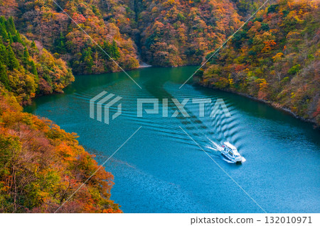Shogawa Gorge (Autumn) 132010971