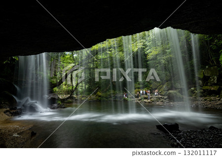 Nabegataki Falls, beautiful like a curtain of water, Oguni City, Kumamoto Nabegataki Falls, beautiful like a curtain of water, Oguni City, Kumamoto 132011117