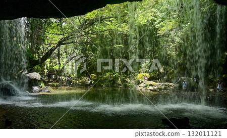 Nabegataki Falls, beautiful like a curtain of water, Oguni City, Kumamoto 132011121