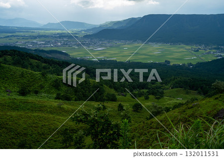 從熊本大觀峰眺望阿蘇鄉村 從熊本大觀峰眺望阿蘇鄉村 132011531