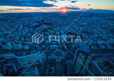 [Kanagawa Prefecture] Evening view of Yokohama city from Yokohama Landmark Tower 132011834