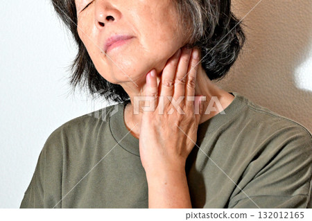 Senior woman concerned about her neck Senior woman concerned about her neck 132012165
