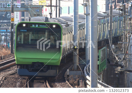 [JY] Yamanote Line E235 Series Train (Ikebukuro bound: Outer Loop Train) 132012373