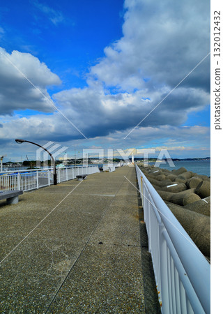 Enoshima: Shonan Port Lighthouse seen from Shonan Great Embankment before the storm 132012432