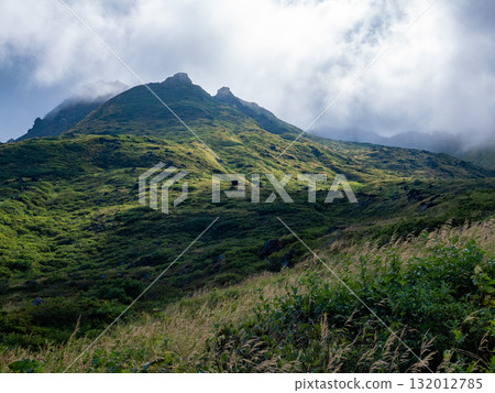 初秋的鳥海山，大自然環繞。日本百座名山之一，山形縣 132012785