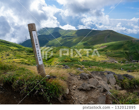 攀登日本百座名山之一：山形、鳥海山、新山 132012895