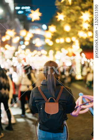 happy tourist woman stands on a German christmas market . Merry Christmas, holiday and happy New Year concept 132013390