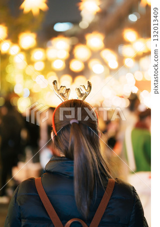 happy tourist woman stands on a German christmas market . Merry Christmas, holiday and happy New Year concept 132013409