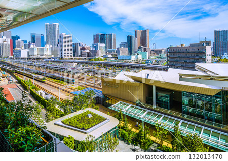 日本東京城市景觀的新視野。視野包括高輪Gateway站、新幹線、山手線以及芝浦的高層公寓大樓。 日本東京城市景觀的新視野。視野包括高輪Gateway站、新幹線、山手線以及芝浦的高層公寓大樓。 132013470