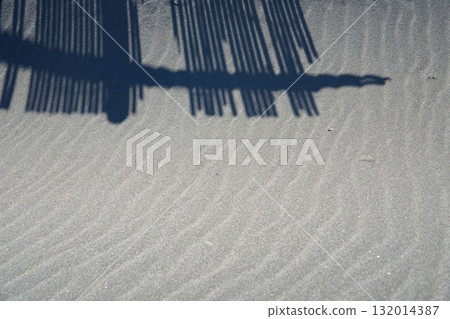 Sandy beach and shadow 132014387