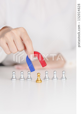 Hand use magnet pulling to golden chess pawn pieces or leader businessman stand out of crowd people of silver men. leadership, business, team, teamwork, unique and Human resource management concept 132014828