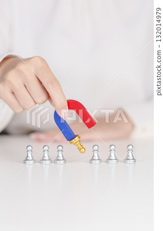 Hand use magnet pulling to golden chess pawn pieces or leader businessman stand out of crowd people of silver men. leadership, business, team, teamwork, unique and Human resource management concept 132014979