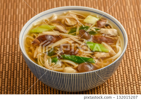 秋季風味:濃稠蘑菇烏龍麵 秋季風味:濃稠蘑菇烏龍麵 132015207