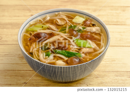 Autumn flavor: Mushroom udon noodles with thickened sauce Autumn flavor: Mushroom udon noodles with thickened sauce 132015215