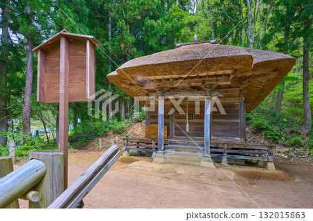 福島縣南會津郡下鄉町的茅草屋頂寺廟大內宿小安觀音 福島縣南會津郡下鄉町的茅草屋頂寺廟大內宿小安觀音 132015863