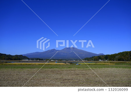 Clear skies and Mount Asama in Nagano Prefecture Clear skies and Mount Asama in Nagano Prefecture 132016099