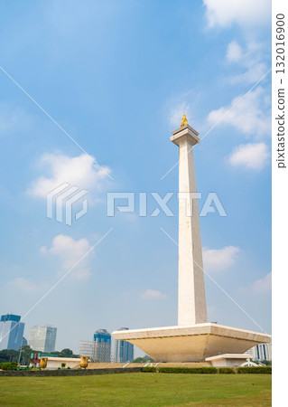 雅加達的 Monas（獨立紀念碑）－印尼的象徵，聳立在藍天之上 132016900