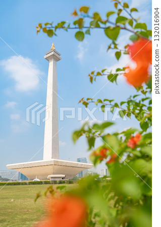 雅加達的 Monas（獨立紀念碑）－印尼的象徵，聳立在藍天之上 132016904