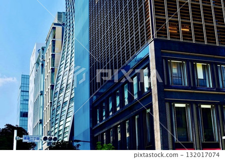 Summer in Ginza 2-Chome, lined with beautiful skyscrapers 132017074