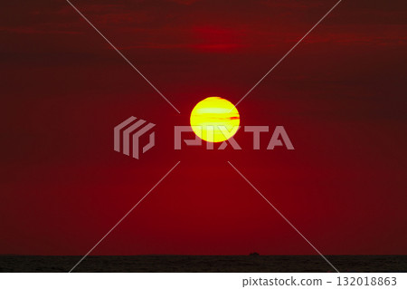 Yellow sun in the evening sky and sea Yellow sun in the evening sky and sea 132018863