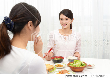 Women who eat 132020032