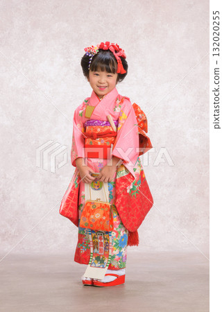 和服的微笑的女孩 和服的微笑的女孩 132020255