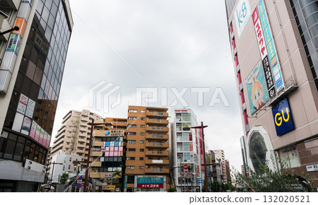 Strolling in front of Hachioji Station Between the Keio Line and the JR Chuo Line Summer heat Asahicho, Hachioji City, Tokyo 132020521