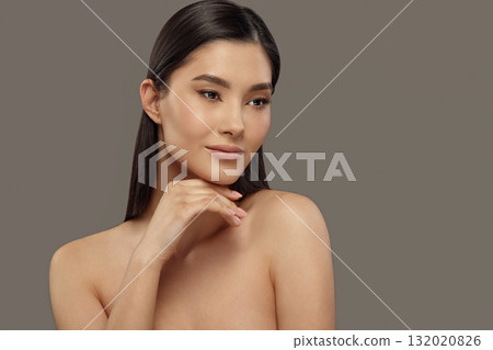 Well-groomed asian girl with healthy skin, smooth hair. 132020826