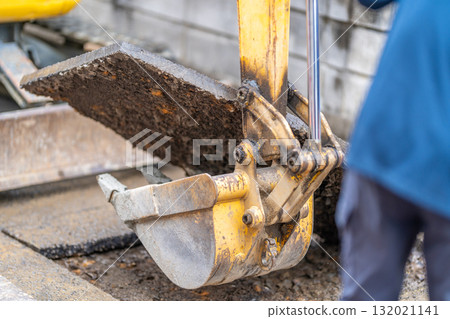 Waterworks, water pipe replacement, road, asphalt paving, excavation, open cut construction method Waterworks, water pipe replacement, road, asphalt paving, excavation, open cut construction method 132021141