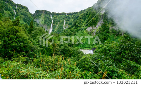 Shomyo Falls on a rainy day: View of the four waterfalls from Shomyo Pumronade, Toyama Prefecture 132023211