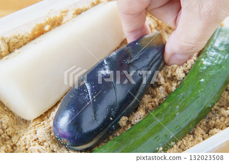 Pickled vegetables in rice bran (eggplant, cucumber, radish) 132023508