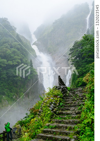 稱名瀑布和函乃木瀑布:富山縣雨天的大瀑布 稱名瀑布和函乃木瀑布:富山縣雨天的大瀑布 132023545