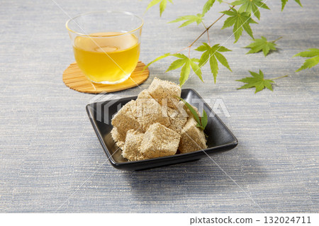 Black bean kinako warabi mochi Black bean kinako warabi mochi 132024711