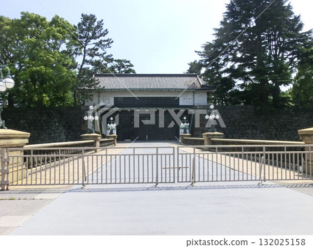 Stone bridge at the main gate of the Imperial Palace (Chiyoda Ward, Tokyo) Stone bridge at the main gate of the Imperial Palace (Chiyoda Ward, Tokyo) 132025158