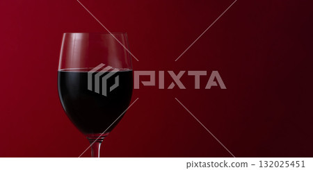 裝滿紅酒的酒杯的特寫 132025451