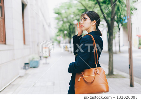 A young lady walking in the city 132026093