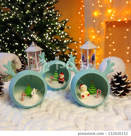 New Year's toys in the form of a ball with horns with small miniatures inside 132026152