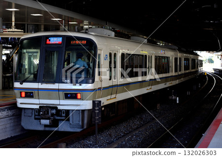 221 series special rapid train Expoliner 221 series special rapid train Expoliner 132026303